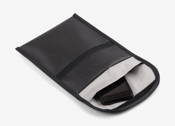 Shielding bag for smartphones 17