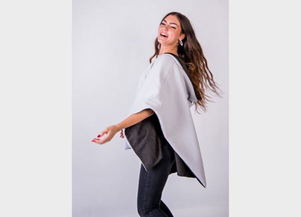 Mantella schermante Sedric grigio chiaro con cappuccio - immagine 3